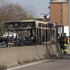 Bus dirottato a Milano, i resti dopo la follia sulla strada provinciale