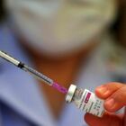 Vaccino AstraZeneca, reazioni avverse: italiano vince la causa. Il Codacons: «Riceverà 1700 euro ogni due mesi a vita»