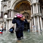 Venezia, acqua alta nella Basilica di San Marco: danni a pavimento e mosaico. «E' invecchiata di 20 anni»