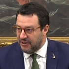 Il nuovo "look" di Salvini: il leader della Lega con gli occhiali