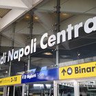 Napoli, arrestata la "mantide": sedava e derubava uomini adescati a Stazione Centrale