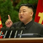 Corea del Nord, Kim Jong-un vieta le giacche di pelle: i cittadini non posso copiare il suo look