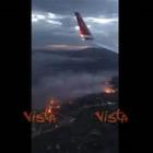 Incendio in Grecia, la scena ripresa da un aereo è apocalittica Video