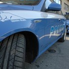 Rapinatori bloccati dai passanti a Roma: polizia e carabinieri li salvano dal linciaggio