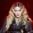 Virus, Madonna: «La cura esiste già, vogliono guadagnarci su». Instagram censura il video
