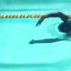 Manuel Bortuzzo, il nuotatore paralizzato dopo la sparatoria torna in vasca con grande stile