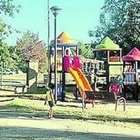 Acido muriatico sullo scivolo al parco giochi: ustionati due fratellini. La scoperta choc della mamma