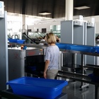 Aeroporti, i vassoi al metal detector sono un pericolo: «Contengono più virus dei bagni pubblici»