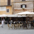 Bar e ristoranti, il boom dei tavolini: più spazi e nuovi limiti dal centro all'Appio