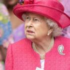 La regina Elisabetta e l'intervento chirurgico: «Peggiorerà le cose per via della sua testardaggine» Video