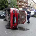 Spettacolare incidente in via Triulzio: si ribalta un'auto...