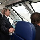 Putin inaugura la ferrovia Russia-Crimea, l'Ue condanna: «Altra violazione sovranità Ucraina»