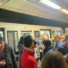Roma, Metro A bloccata tra Termini e San Giovanni per una persona sui binari, caos in stazione. Poi il ritorno alla normalità