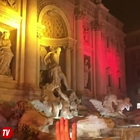 Fontana di Trevi diventa giallorossa: i festeggiamenti dei tifosi per i 94 anni della Roma