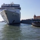 Venezia, nave contro la banchina: indagati comandante e pilota, Msc rimborsa i biglietti