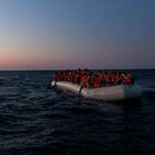 Lampedusa, morta bimba di un anno nella barca dei migranti affondata: mamma sotto choc