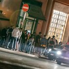 Bar chiuso a piazza Bologna: assembramenti e regole anti-Covid violate