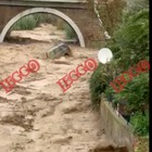 Maltempo, alluvione nel Lazio: Aurelia allagata, disagi a scuole Civitavecchia Mareggiata e caos sul litorale romano