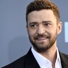 Coronavirus, Justin Timberlake: «Donate e verrete a giocare a golf con me»