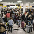 Gb, caos negli aeroporti: guasti e poco personale
