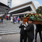 Tragedia al centro commerciale di Assago, dolore e commozione al funerale del cassiere ucciso