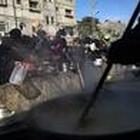 Spari sulla folla in fila per gli aiuti 20 morti, Hamas accusa l’esercito