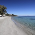 Sardegna, spiagge aperte ma quarantena per chi arriva. «Per l'estate tamponi ai turisti»