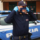 Mascherine trasparenti per comunicare con i sordi: il progetto pilota della questura di Perugia