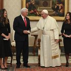 Mike Pence va dal Papa: «Le porto i saluti più cordiali di Trump»