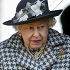 La Regina Elisabetta torna a guidare, paparazzata a bordo della sua Jaguar dopo il riposo imposto dai medici
