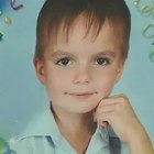Bimbo di 8 anni precipita dal nono piano e muore: «Veniva maltrattato in famiglia». I genitori in fuga dalla polizia