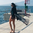 Pamela Prati si rigenera al mare dopo lo scandalo Mark Caltagirone: «Coraggio alzati e vola»