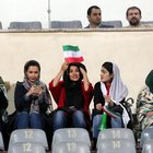 Iran, le donne potranno entrare negli stadi: cade un tabù lungo 40 anni