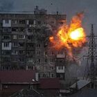 Mariupol, Azovstal sotto attacco dei tank russi