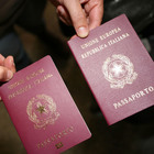 Austria, stop dell'Italia al doppio passaporto in Alto Adige: è grave