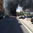 Autobus esplode a Roma: colonna di fumo sull'Appia