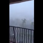 Irma, la potenza dell'uragano vista dalla finestra
