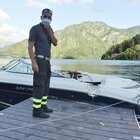 Lago di Como, motoscafo con undici turisti a bordo travolge una barca: Luca Fusi muore a 22 anni, due feriti