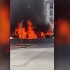 Roma, un altro bus va a fuoco: paura tra i passeggeri
