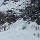 Valanga sopra Cortina sulla Croda da Lago, due scialpinisti travolti. A lanciare l'allarme l'amico che ha visto il distacco