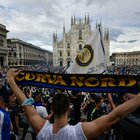 Inter campione d'Italia, festa scudetto a Milano: maxi-assembramento di tifosi al Duomo