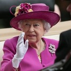 La regina Elisabetta cerca personale e gli stipendi sono da capogiro. Ecco come candidarsi