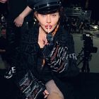 «Madonna è debole e stanca, rischia di non poter più tornare a cantare»: l'indiscrezione choc