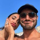 Belen e Stefano De Martino, il selfie "simpatico" in barca: amore a gonfie vele
