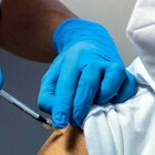 Vaccino, infermiere accusa paralisi di Bell dopo averlo ricevuto: «Scompare da sola in breve tempo»