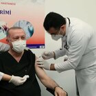 Turchia, Erdogan si vaccina contro il Covid