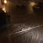 SARMEDE SOTT'ACQUA - Tanta pioggia, la piazza principale della cittadina diventa un fiume