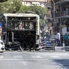 Bus a fuoco in Piazza Cesare Cantù