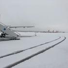 Neve e ghiaccio su Napoli: bloccato l'aeroporto