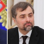 Putin, arrestato il fedelissimo dello zar Vladislav Surkov: chi è e perché lo hanno accusato. Ora accanto allo zar restano solo falchi